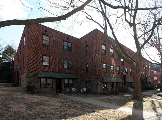 Building Photo - Colonial Manor Apartments