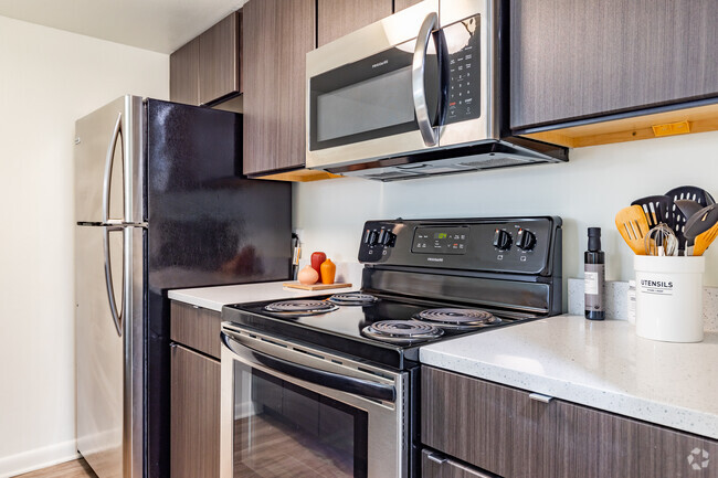 2 BR, 1 BA - 768SF - The Wynwood