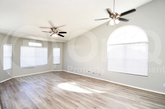 Foto del edificio - 4519 E Danbury Rd