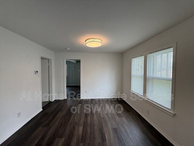 Building Photo - 1021 W Turner St