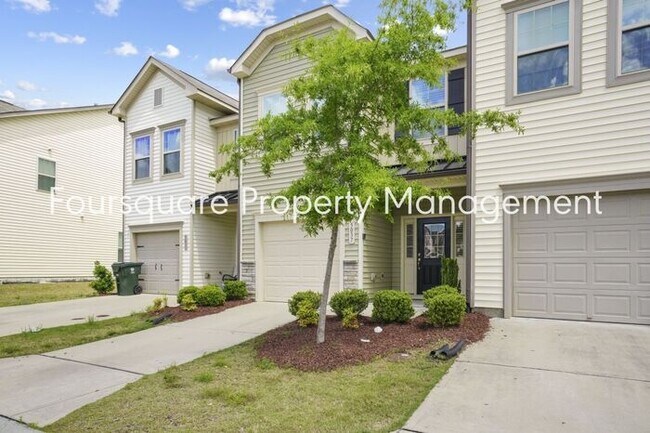 Foto del edificio - Townhome | Washer/ Dryer Included | Back P...