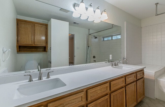 Foto del edificio - 3349 Eagle Point W Ave