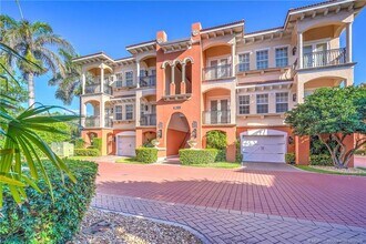 Building Photo - 1528 NE Outrigger Landings Dr