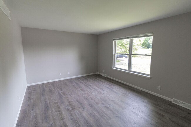 Building Photo - 1321 S Roseta Ave