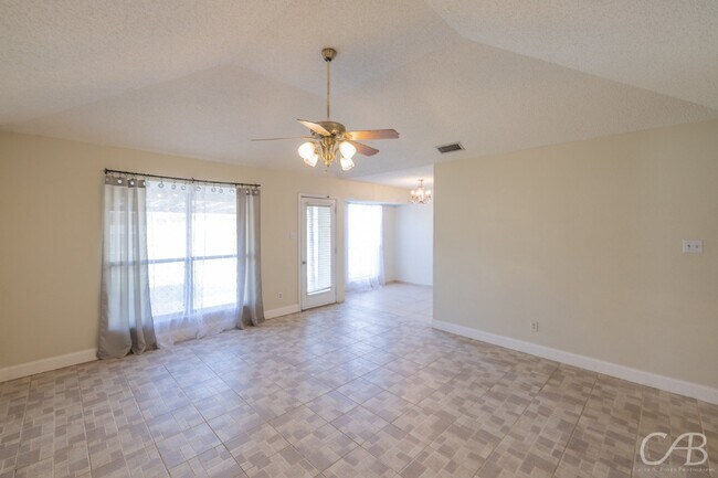 Foto del edificio - For lease