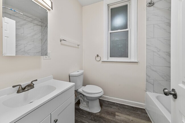 Foto del edificio - 1345 N Maplewood Ave