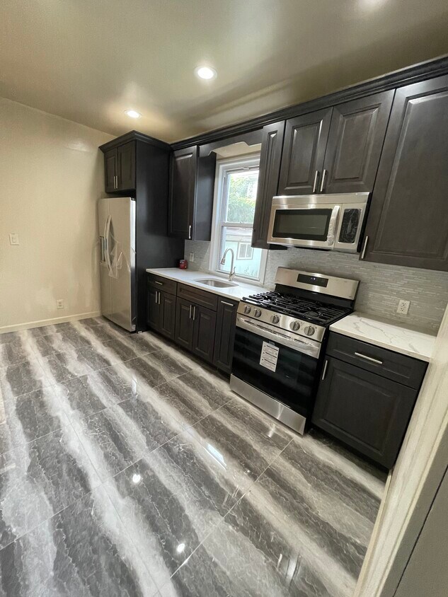 Kitchen - 824 E 34th St