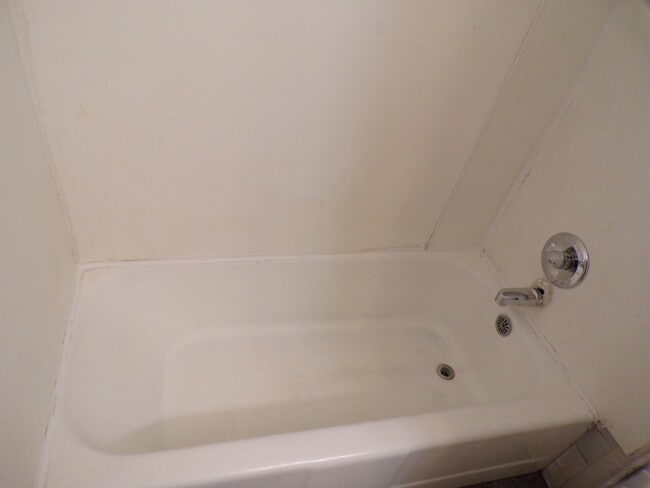 Building Photo - 2319 NW Bell Ave