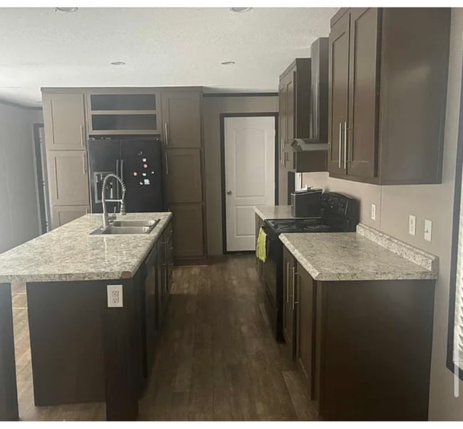 Building Photo - 911 Little Ln