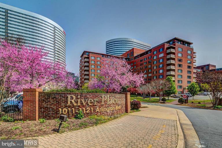 Foto del edificio - 1021 Arlington Blvd