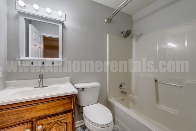 Building Photo - Lovely newer 3/2 in Conway!