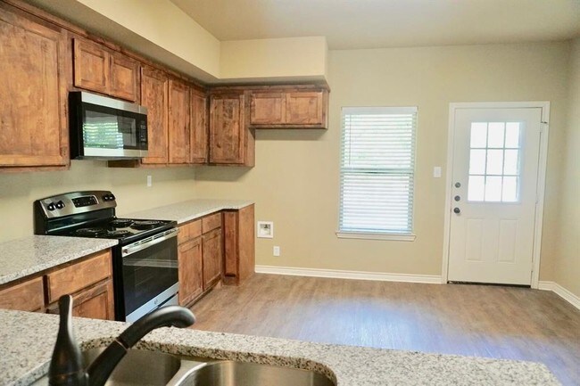 Building Photo - 212 Pecan Hollow St