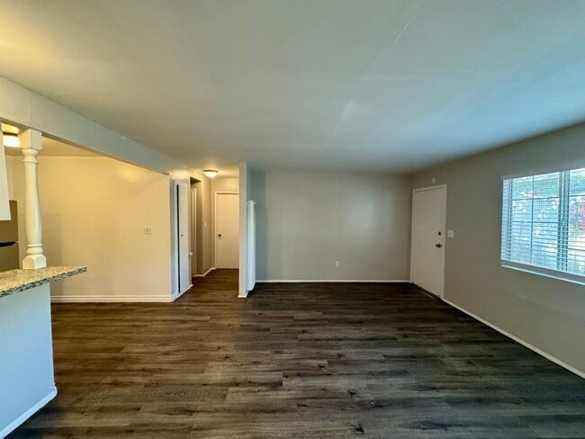 Photo - 17392 Queens Ln Apartment