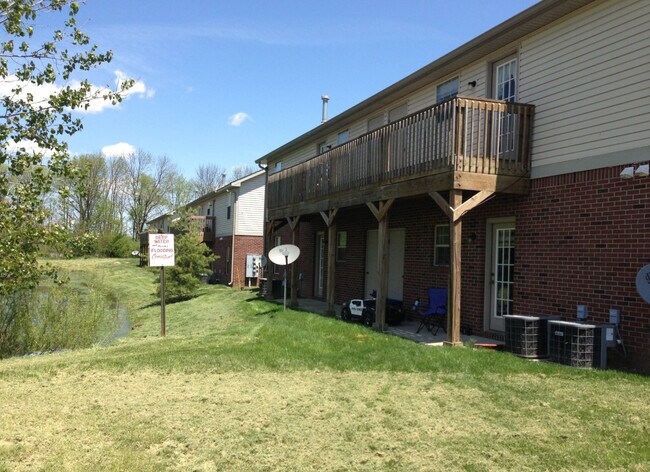 back view - 4282 Eclipse Way