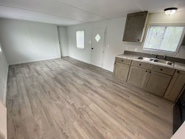 Building Photo - Recently Remodeled 3-Bed Mobile Home in Sulphur