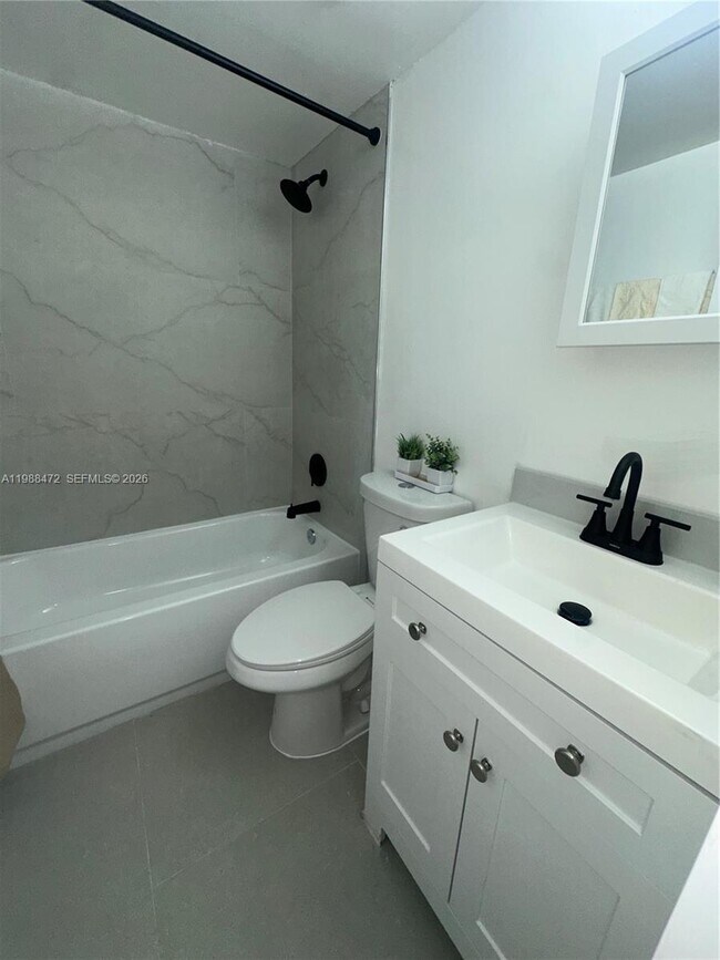 Building Photo - 500 NW 24th Ave