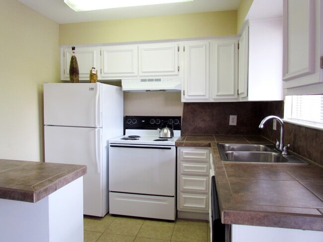 Building Photo - The Palms at Cypress Station