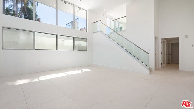 Building Photo - 621 Kings Rd