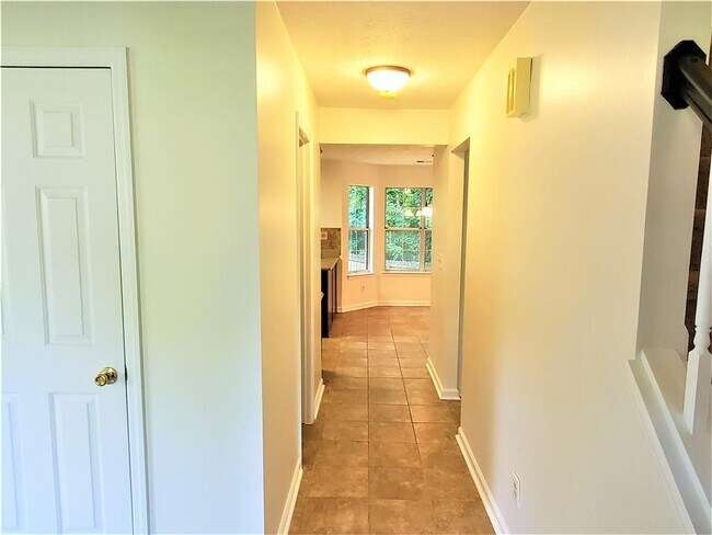 Building Photo - 190 Radner Run