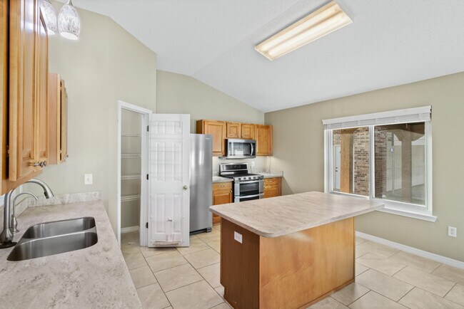 Foto del edificio - 8778 Faye Ct