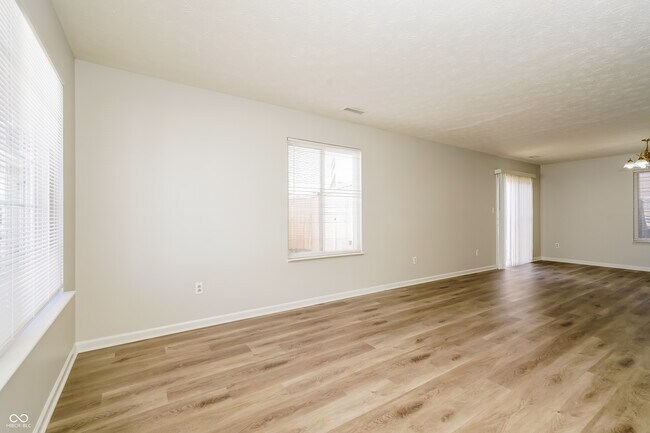 Building Photo - 2661 Grand Fir Dr