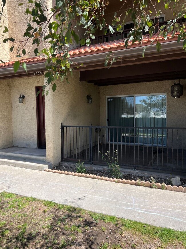 Foto del edificio - Cabrini 2 bedroom townhome