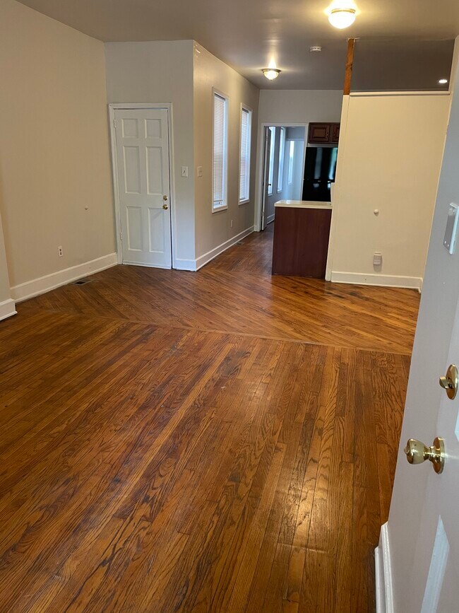 Área de sala de estar - 1215 W 7th St