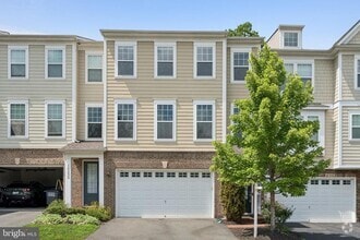 Building Photo - 10290 Greenspire Dr