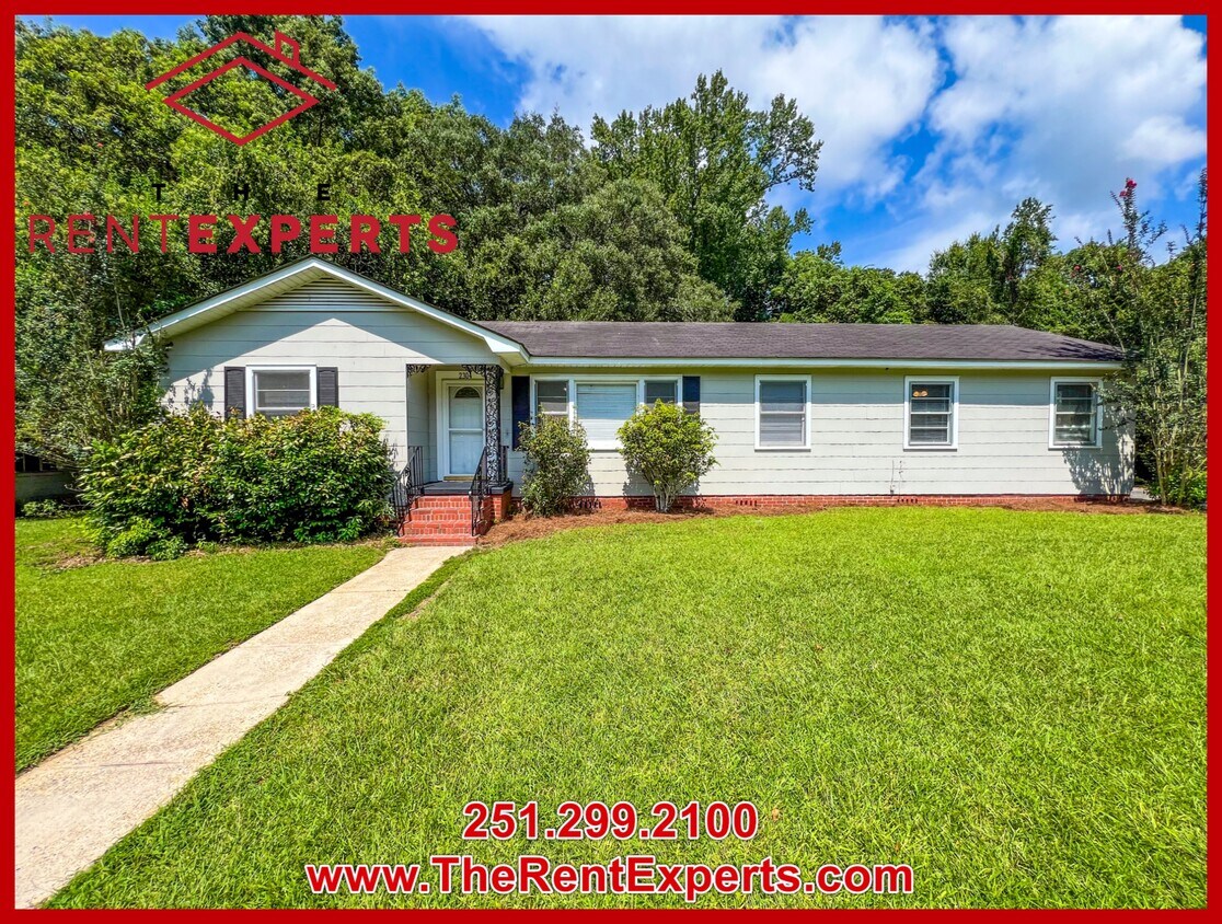 Primary Photo - 2304 W Hillwood Dr