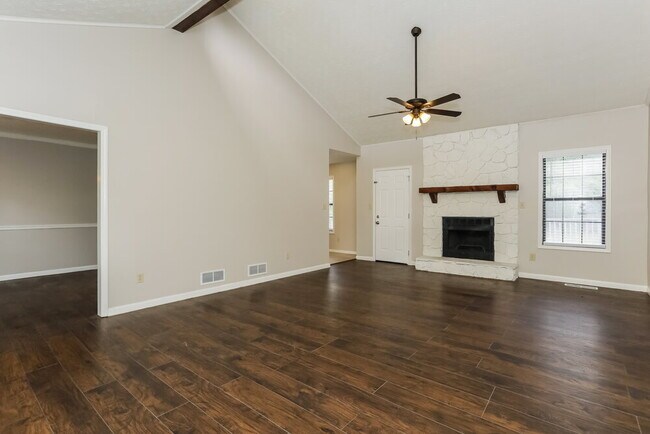 Foto del edificio - 2408 Chauncey Ln