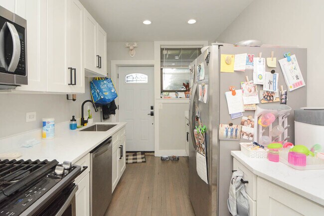 Foto del edificio - 3245 N Damen Ave