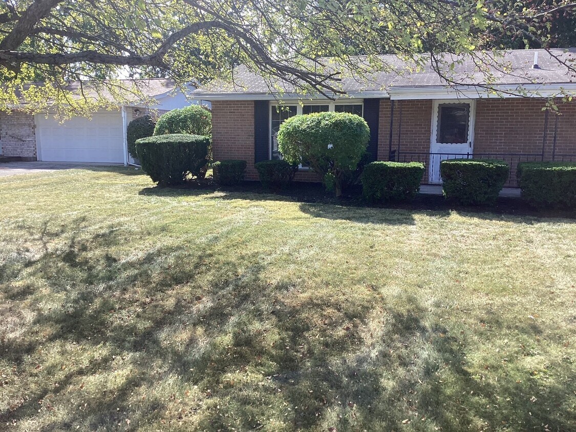 Primary Photo - 495 Meadow Ln