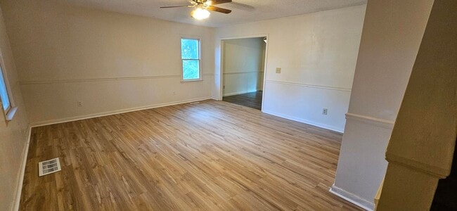 Foto del edificio - LARGE Bedrooms and Huge Closets at 5097 Hu...