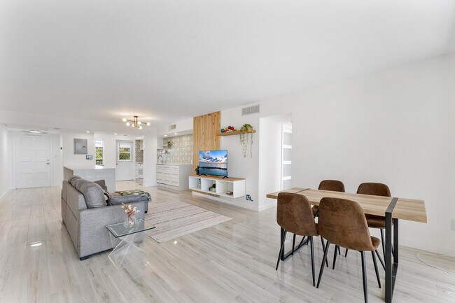 Foto del edificio - 3001 S Course Dr