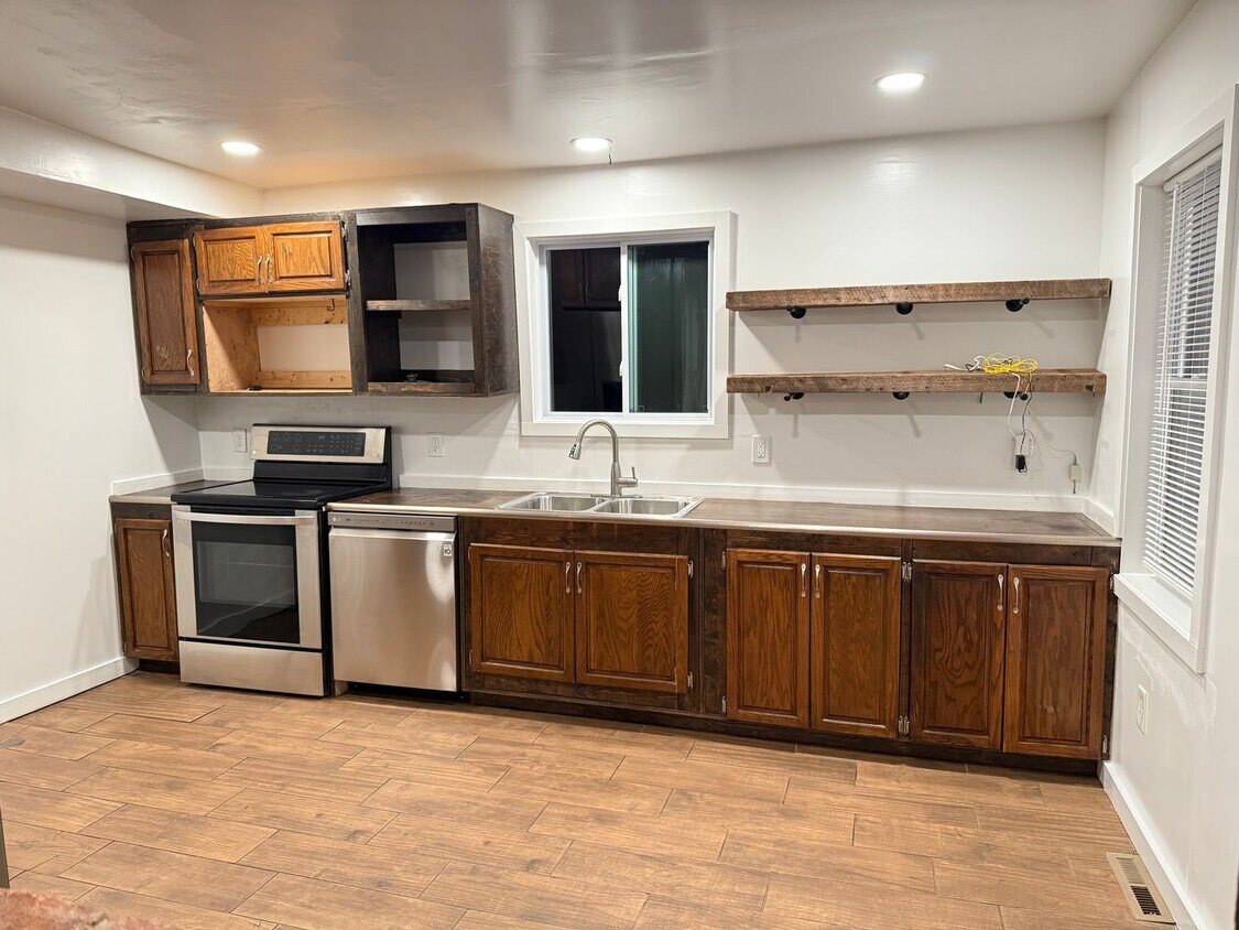 Foto principal - Beautiful 3 Bedroom 2 bathroom Home in Ephrata!