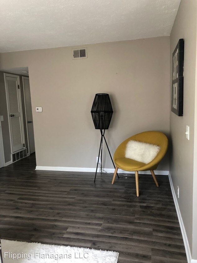 Foto principal - 4437 Franklin St