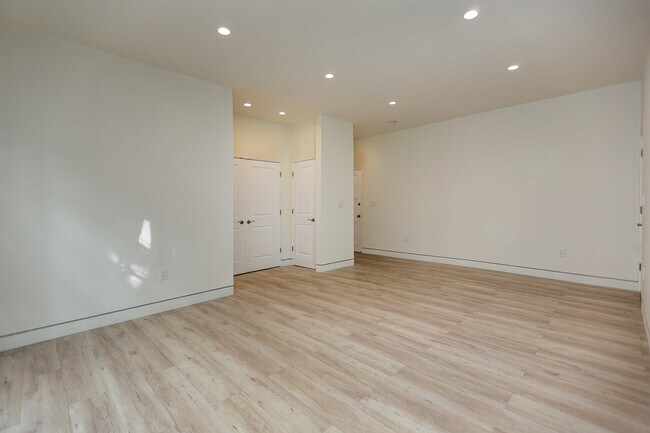 Foto del edificio - 7223-7229 Willoughby