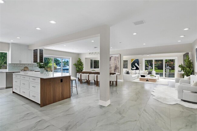 Building Photo - 12985 Ortega Ln