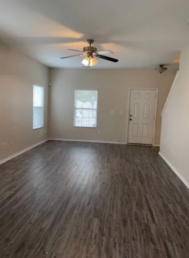 Building Photo - 1050 Black Oak Dr