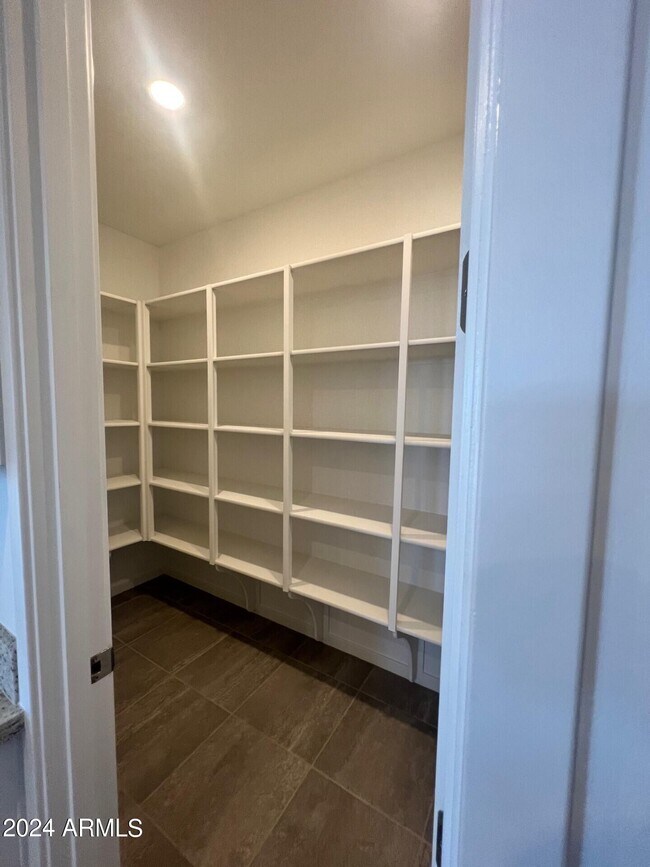 Foto del edificio - 4456 W Josephine St