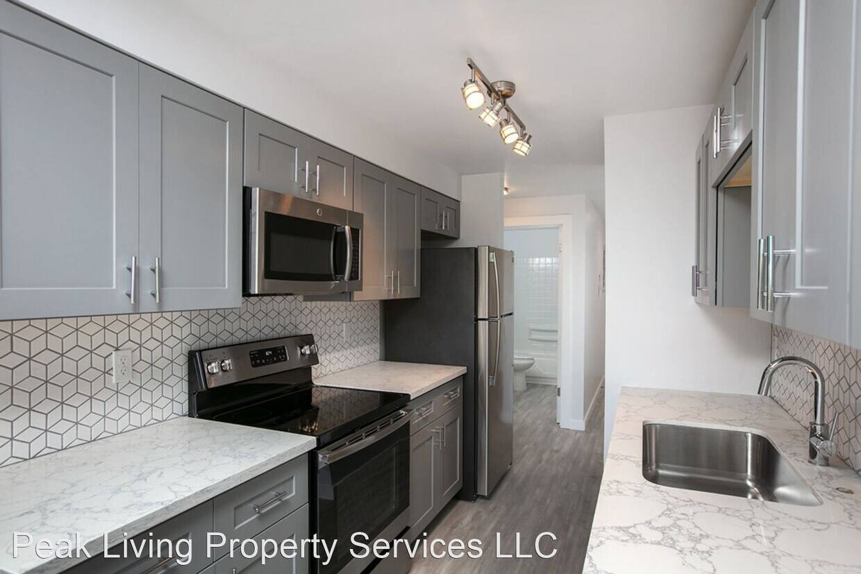 Foto principal - 5600 California Ave SW
