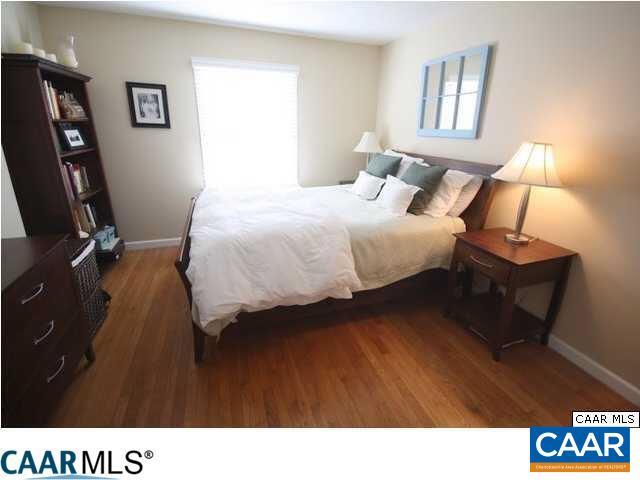 Foto del edificio - 2422 Barracks Pl