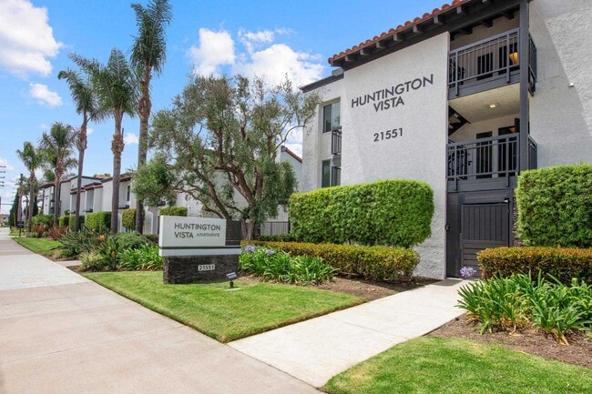Building Photo - Huntington Vista
