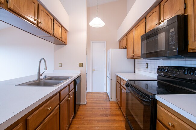 Building Photo - 14106 Valleyfield Dr