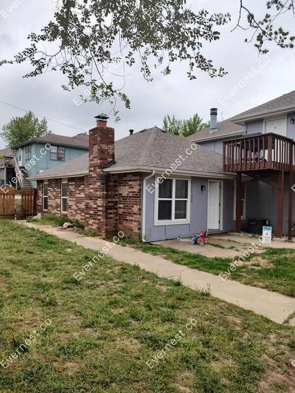 11103 NW Player Dr Unit A, Parkville, MO 64152 Condo for Rent in