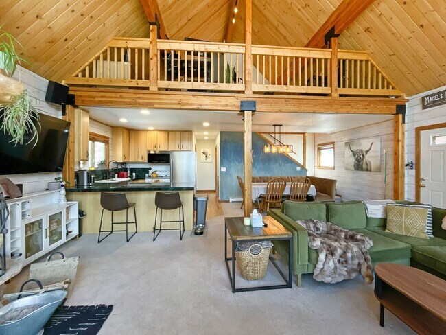 Building Photo - Cabin in the woods! Garage! Pets Negotiable! Furnished! Hot tub!