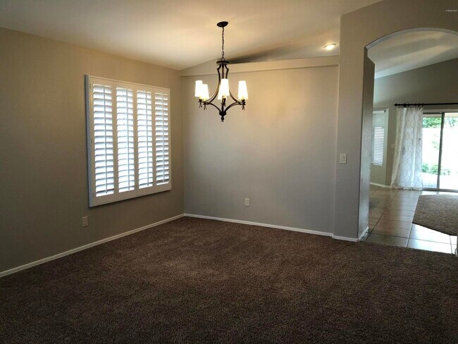 Foto del edificio - 481 W Smoke Tree Rd