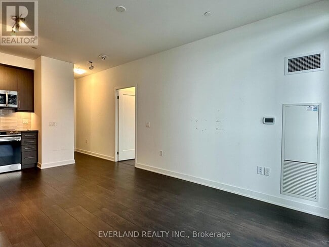 Building Photo - 105 Oneida Crescent