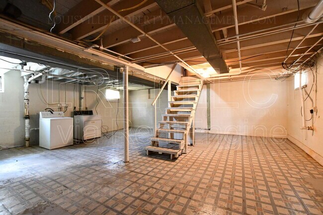 Building Photo - 402 N 41st St