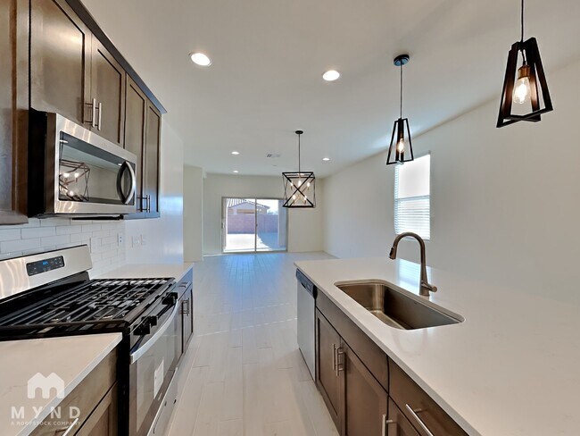 Building Photo - 11820 W Rancho Dr